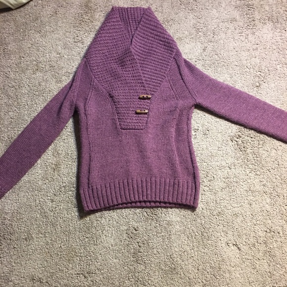 3 sweaters - Picture 3 of 6